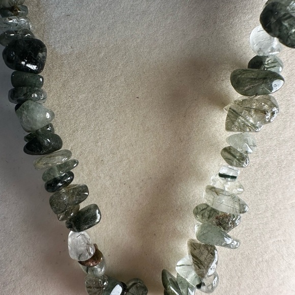 Garden Quartz Oval Pendant with Garden Quartz Chips Beads Faux Leather Necklace - Picture 9 of 16